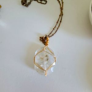 Quartz pendant necklace